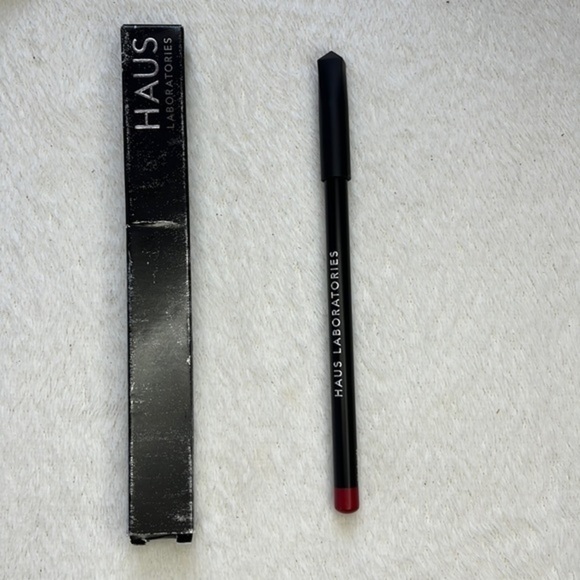 The Sparkling Revolution: Unleashing Creativity w Lady Gaga's HAUS LABORATORIES - Picture 2 of 6